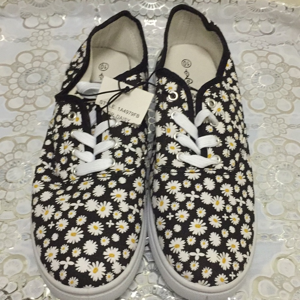 🔥👀Women's New sneakers size 10 look scuffs👀👀